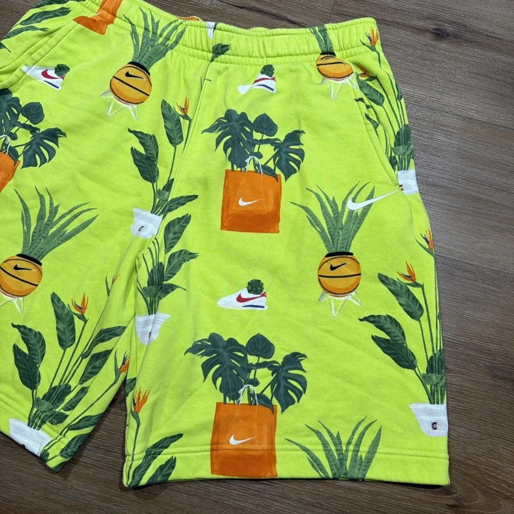 Nike Men's LARGE Court Cortez Plant Graphic Printed Green Sweatshorts DV9613-321
